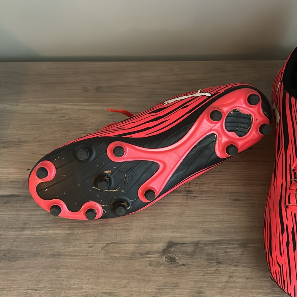 Puma soccer cleats. - Picture 5 of 6